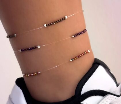 Tobilleras de plata y mostacillas