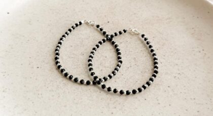 Tobilleras de plata y mostacillas